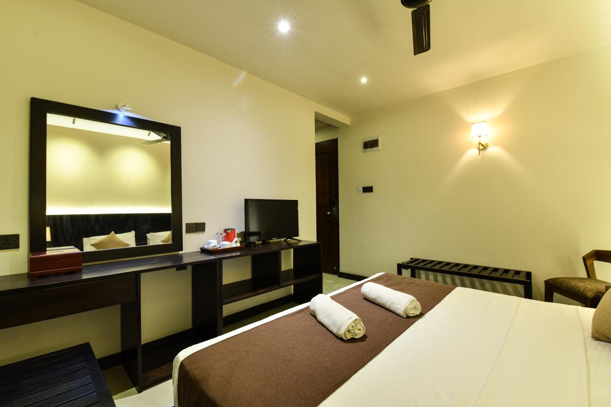 Hiriketiya Beach Resort Диквелла Экстерьер фото